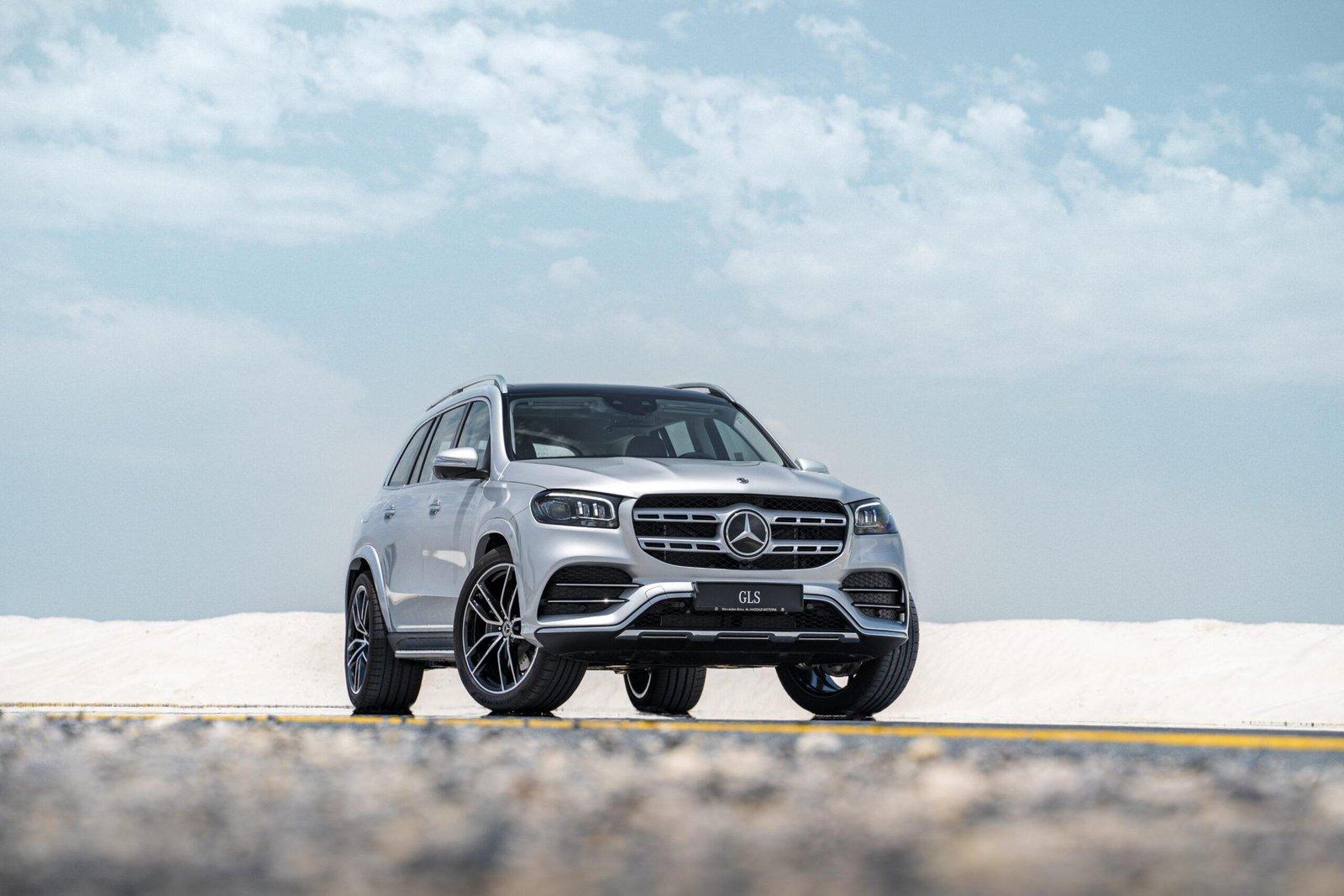 Mercedes GLS — Head-on