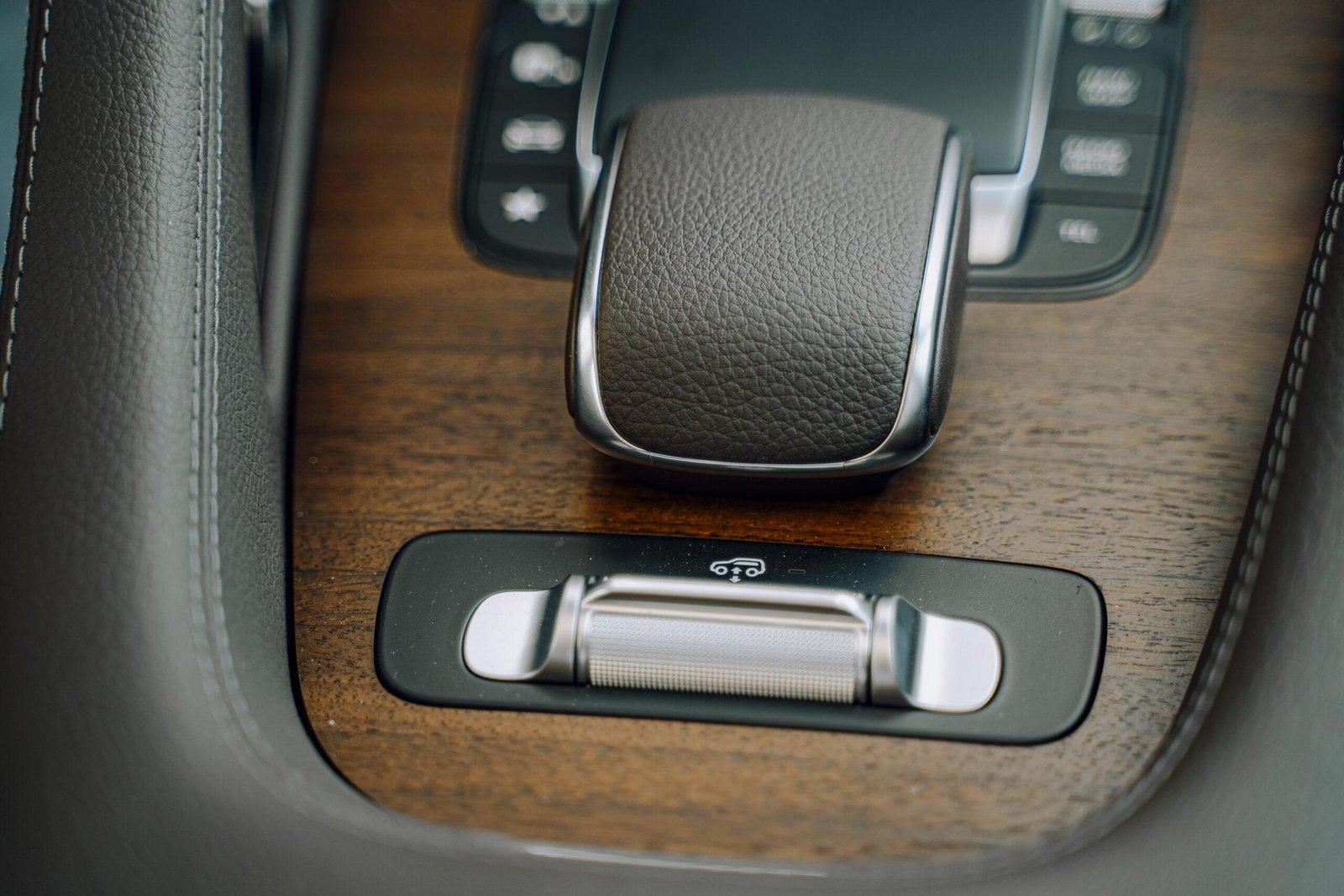 Mercedes GLS — Centre console