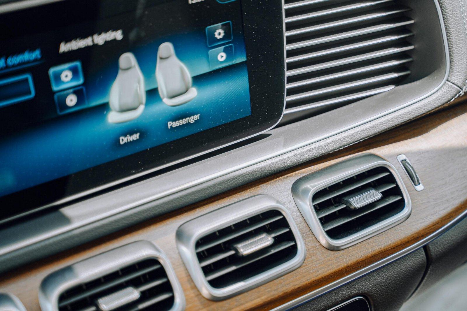 Mercedes GLS — Comfort controls