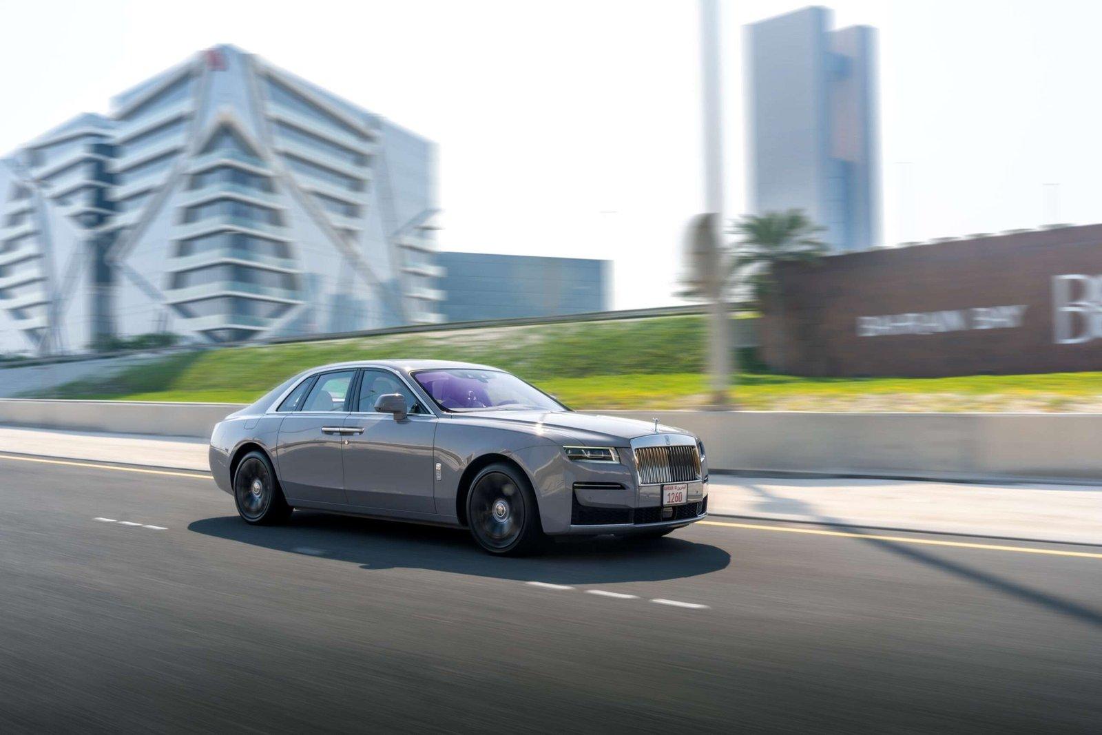 Rolls-Royce Ghost — City drive